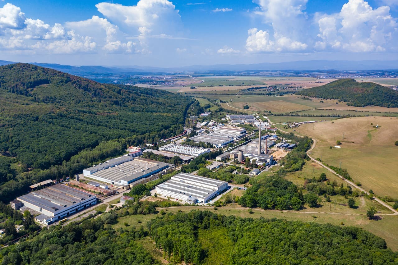 découvrez le métier de technicien en production industrielle, un rôle clé dans l'optimisation des processus de fabrication. apprenez les compétences nécessaires pour assurer l'efficacité et la qualité des productions industrielles, tout en respectant les normes de sécurité et d'environnement.