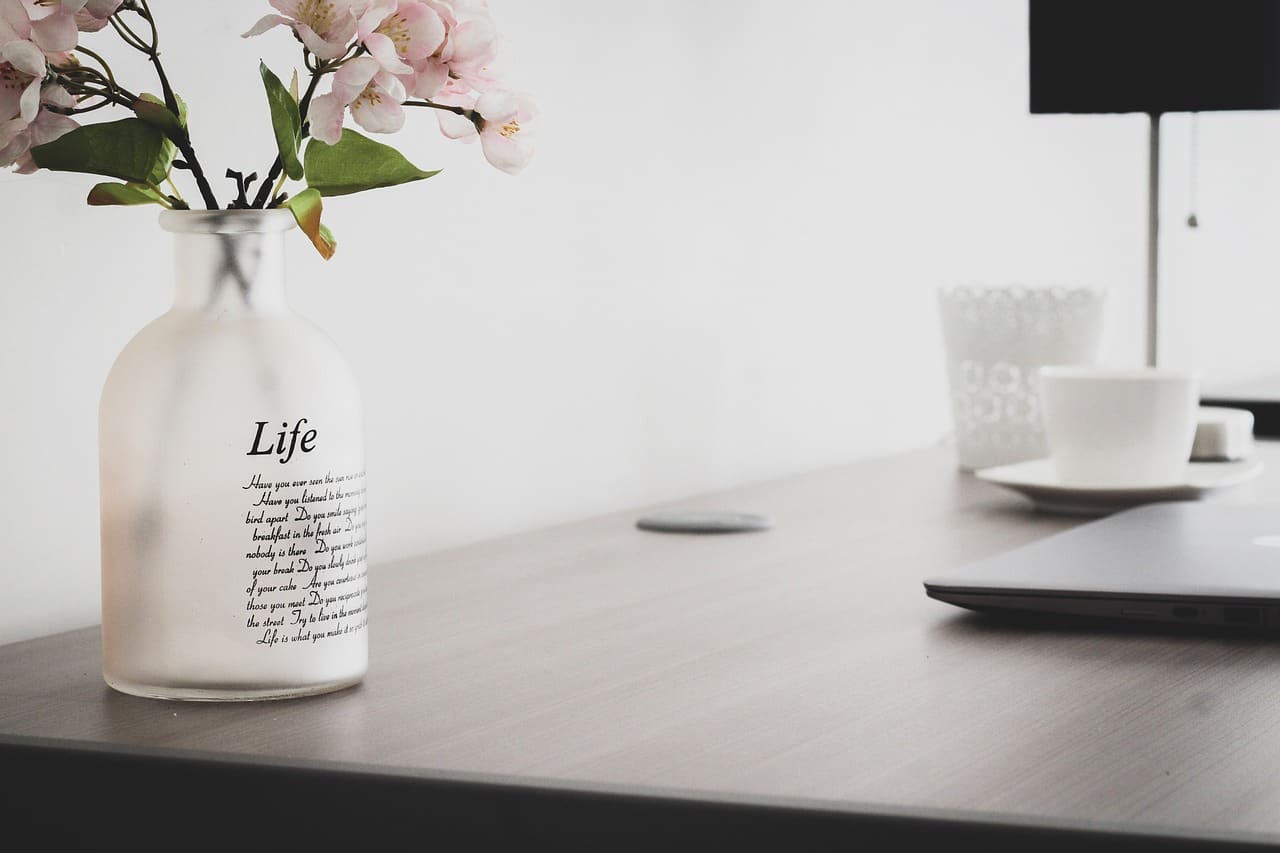 découvrez comment gérer efficacement vos absences grâce à notre guide sur les messages 'out-of-office'. apprenez à rédiger des réponses automatiques qui informent vos contacts et garantissent une communication fluide pendant votre absence.